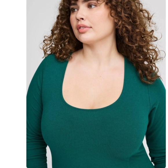 TORRID Super Soft Rib Scoop Neck Asymmetrical Hem Top - Botanical Garden - 5X - Picture 3 of 11